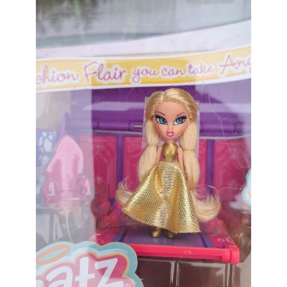 VERY RARE!! MGA Entertainment Lil' Bratz Cloe Doll Salon Purse Fashion Doll